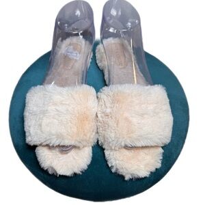 Vince Camuto Women’s Ampendie faux fur slipper Slides white ivory Size 6.5 New